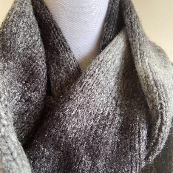 NWT Banana Rebublic  Infinity Scarf - Picture 2 of 4